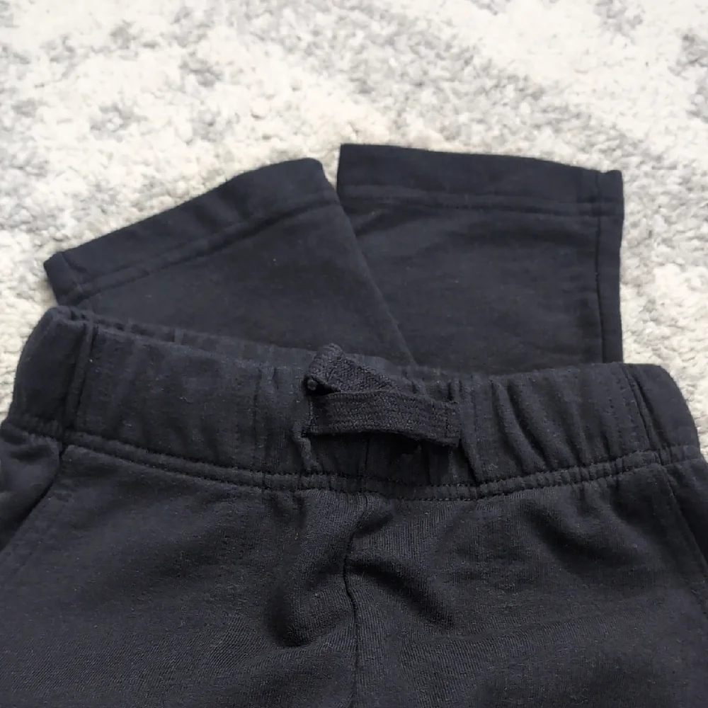 EUC Boys Black Bottoms - Oshkosh Size 5 - Picture 2 of 3